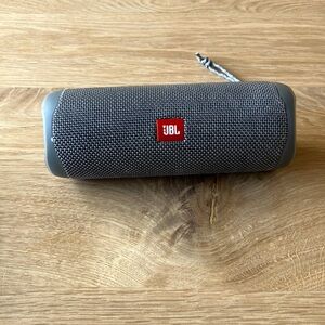JBL Gray Portable Bluetooth Speaker Flip 5